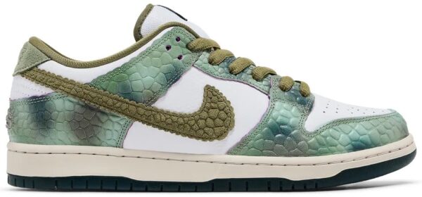 Alexis Sablone x Dunk Low SB 'Chameleon' - Image 2